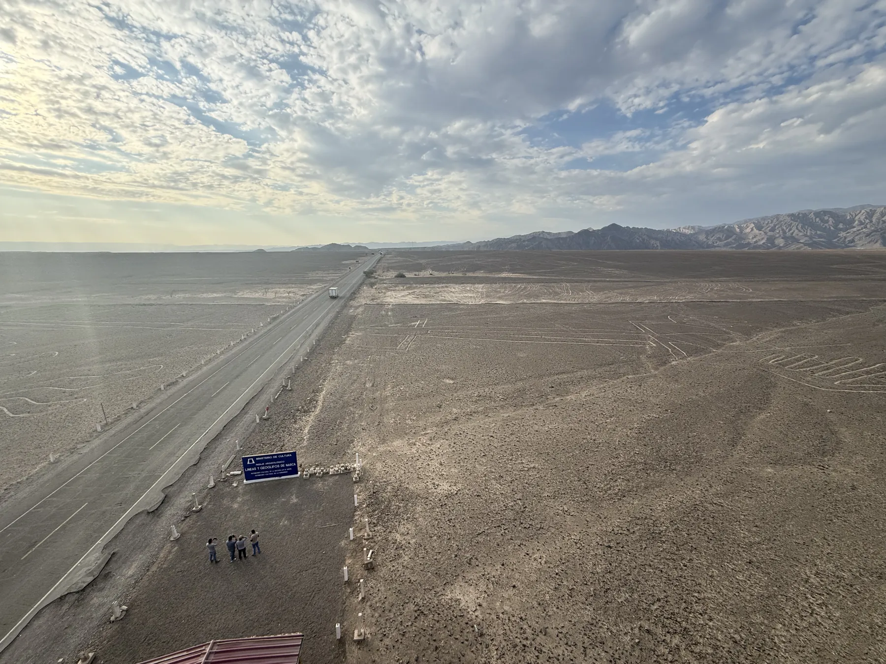Paisaje del desierto y las Líneas de Nazca